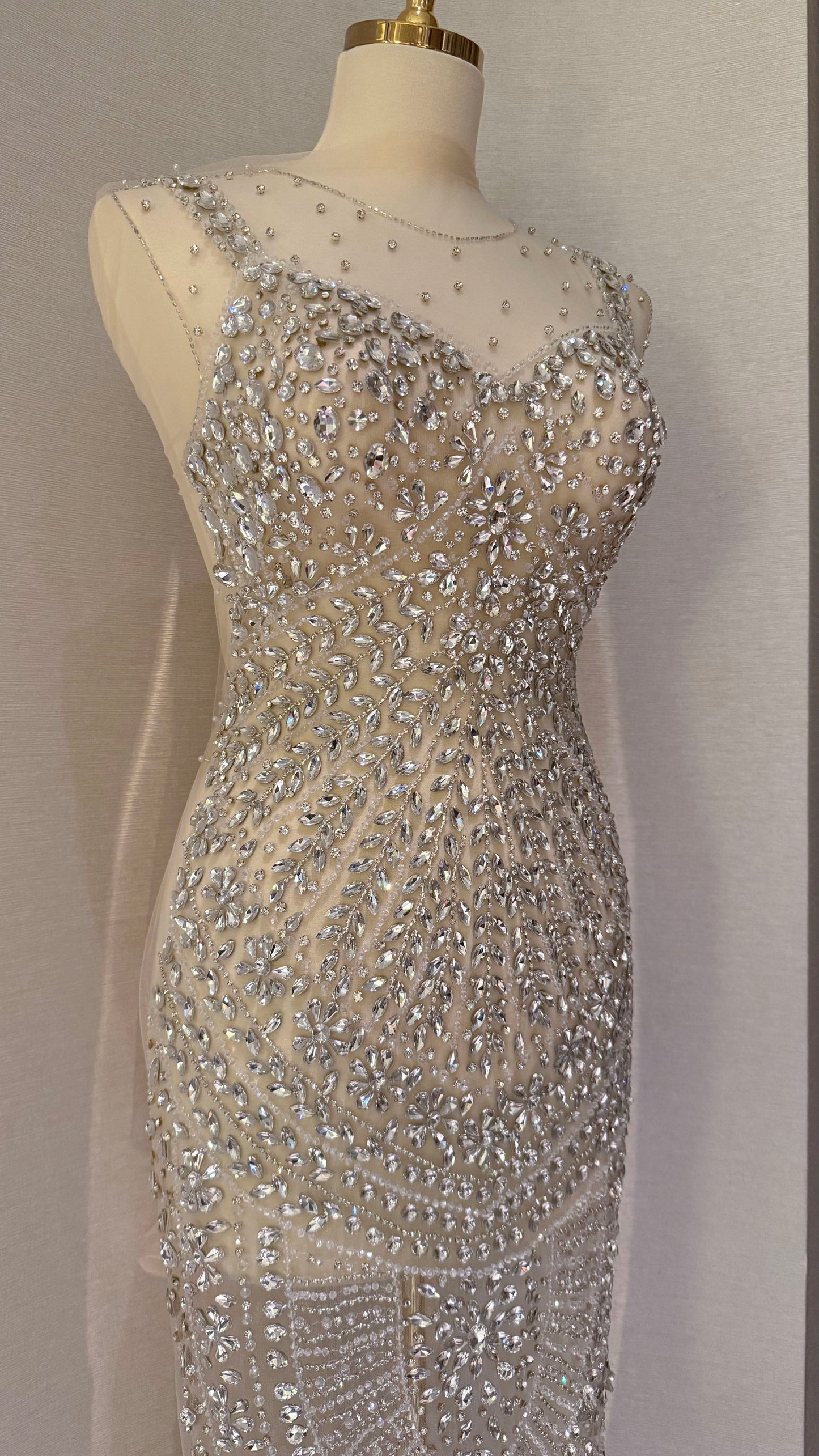 Vaelisse Elegant Unstitched Dress – Your Luxury Choice - TumaCouture