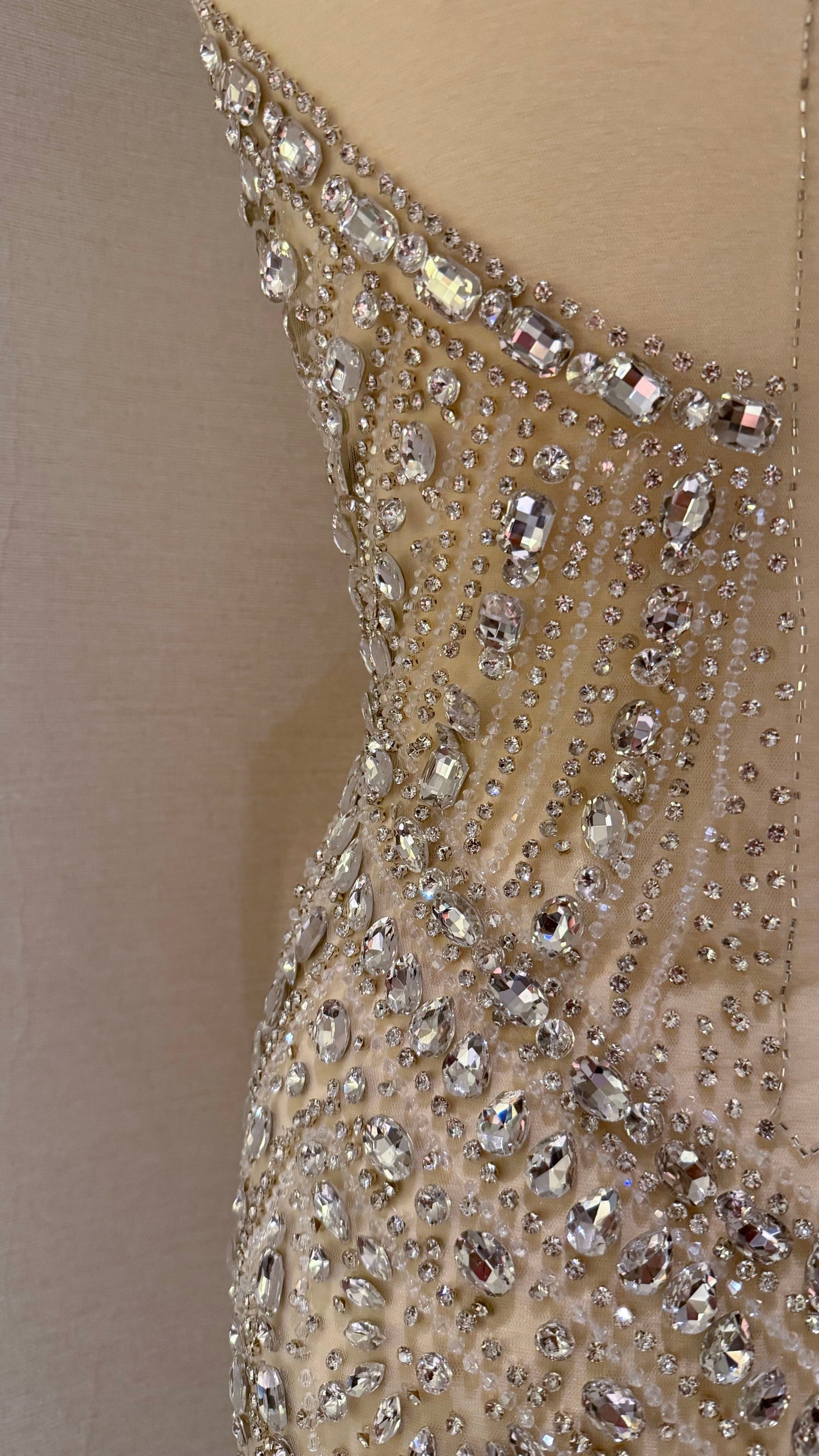 Auvrienne Luxury Dress – Elegant, Unstitched, and Made to Impress - TumaCouture