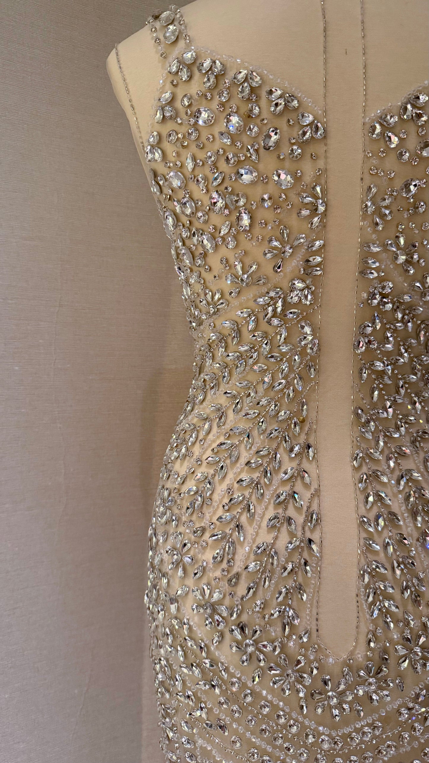 Vaelisse Elegant Unstitched Dress – Your Luxury Choice - TumaCouture