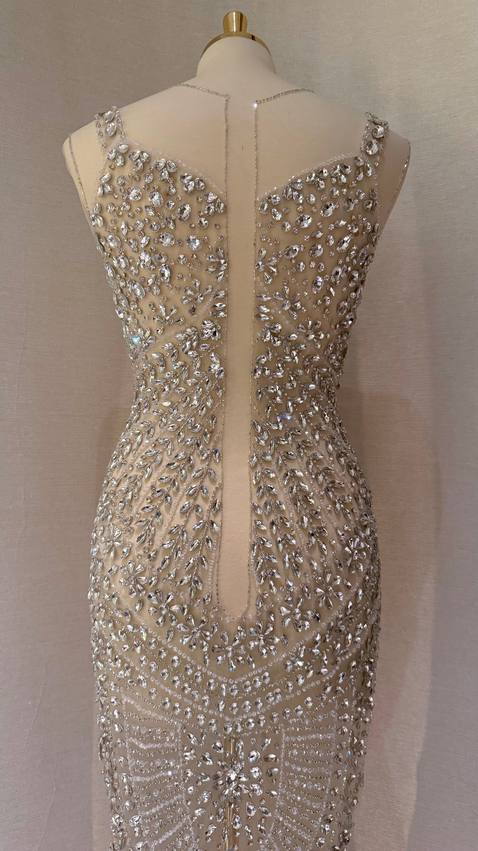 Vaelisse Elegant Unstitched Dress – Your Luxury Choice - TumaCouture