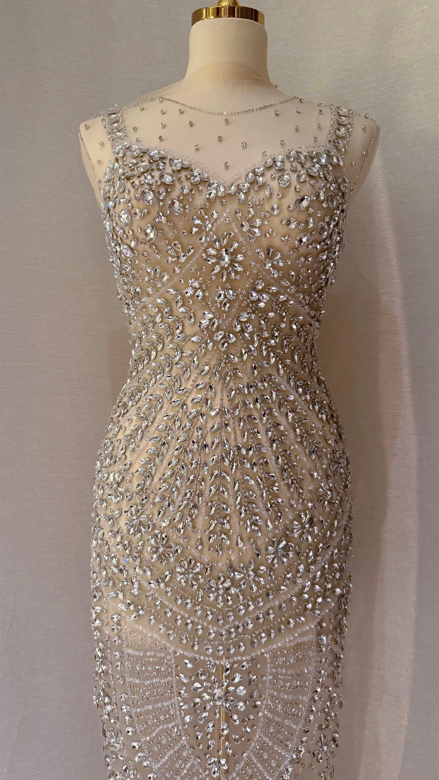 Vaelisse Elegant Unstitched Dress – Your Luxury Choice - TumaCouture