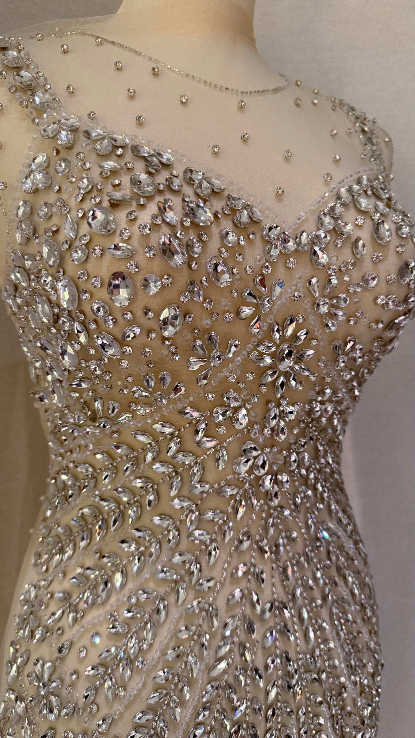 Vaelisse Elegant Unstitched Dress – Your Luxury Choice - TumaCouture