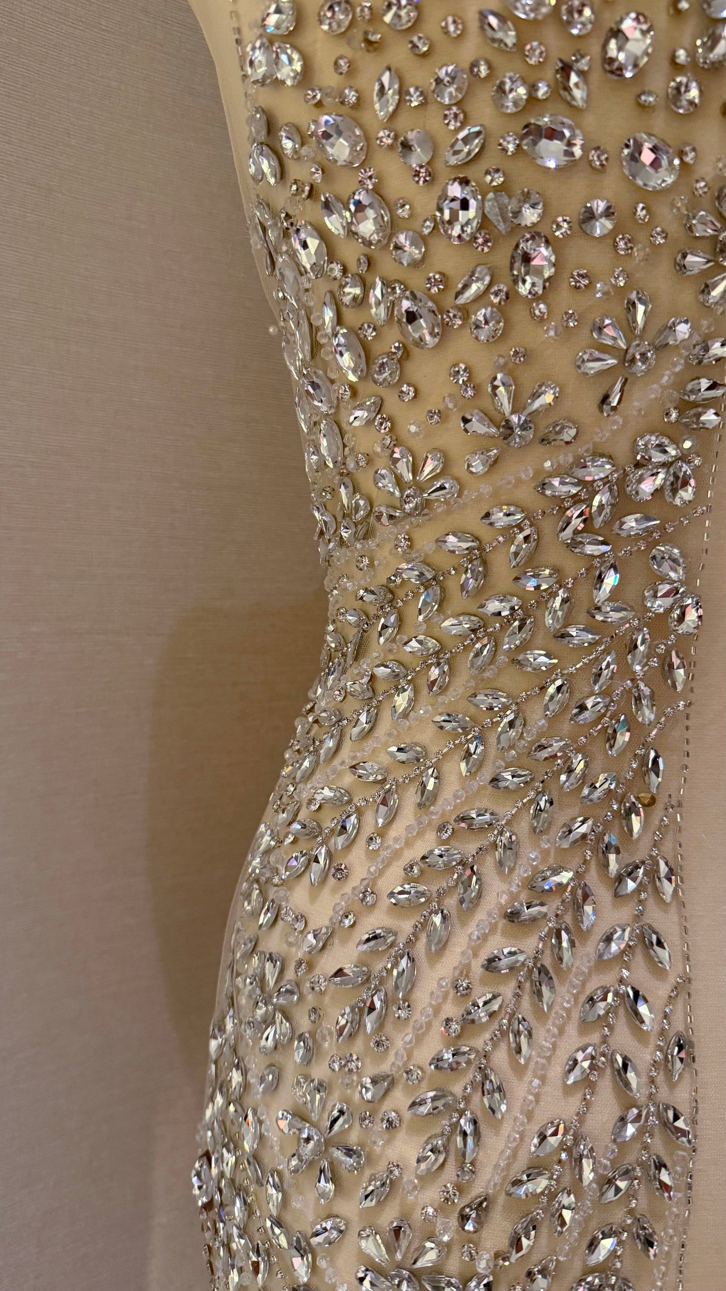 Vaelisse Elegant Unstitched Dress – Your Luxury Choice - TumaCouture