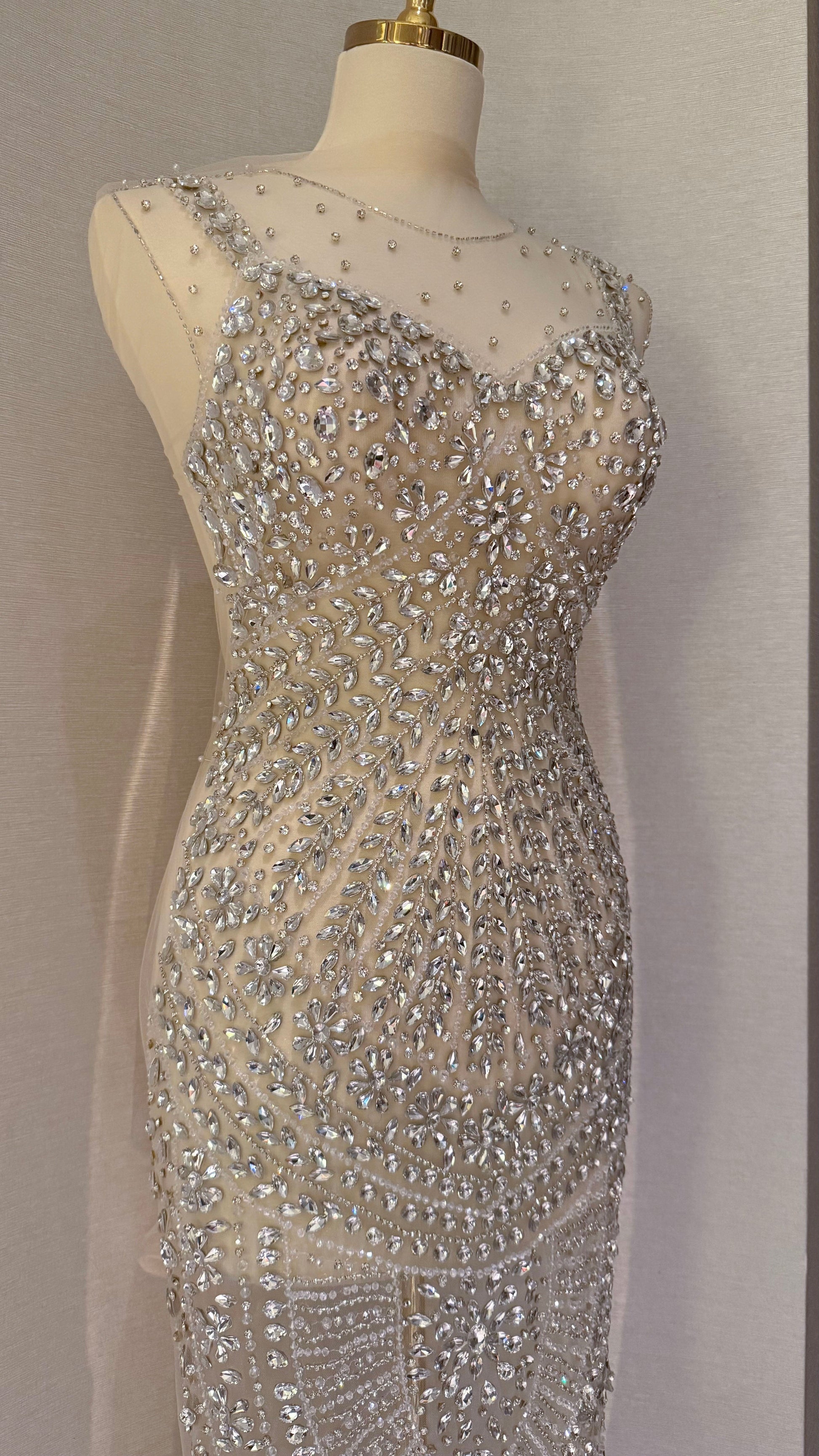 Vaelisse Elegant Unstitched Dress – Your Luxury Choice - TumaCouture